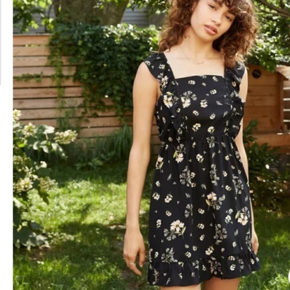 Wild Fable Women's -Size M Floral Print Sleeveless Ruffle Apron Front Smock Back